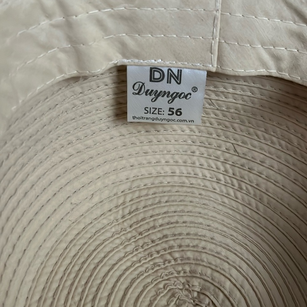 Cream Felt Wide-Brim Hat with Botanical Design.  NWOT - Picture 5 of 7